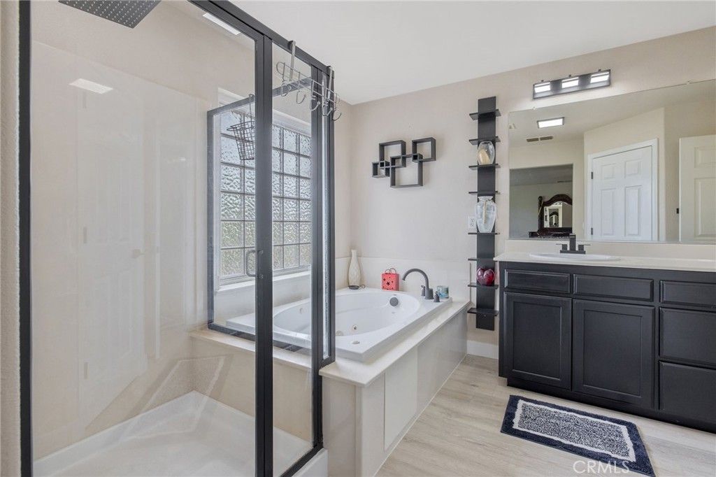 Image 44 of property listing at 1077 Paradise, Lemoore, CA 93245