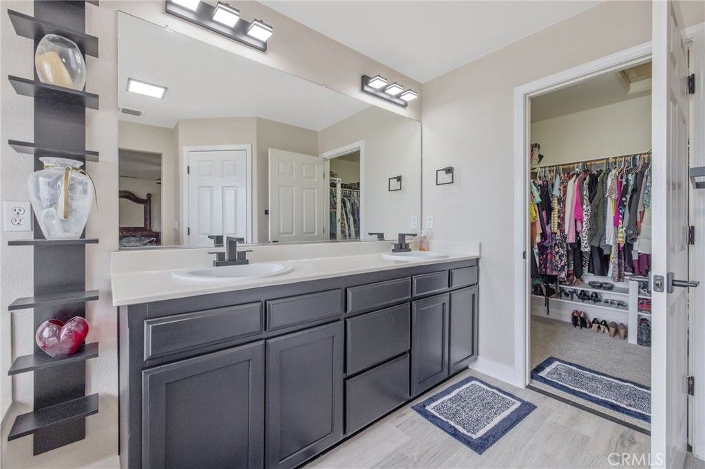 Image 45 of property listing at 1077 Paradise, Lemoore, CA 93245