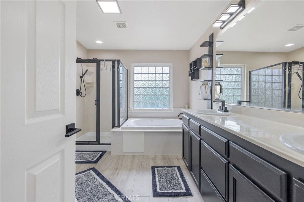 Image 46 of property listing at 1077 Paradise, Lemoore, CA 93245