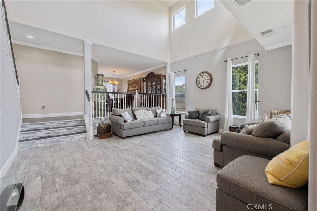 Image 5 of property listing at 1077 Paradise, Lemoore, CA 93245