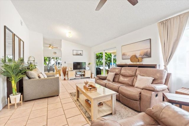 2650 Scott St, Hollywood, FL 33020