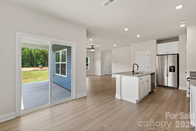 8125 Cravat Court, Charlotte, NC 28215