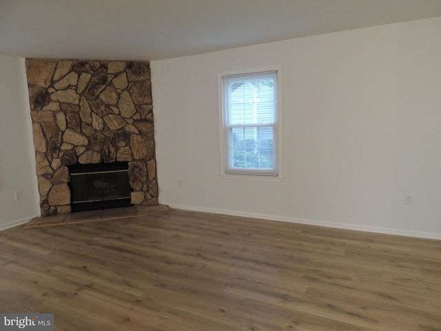 13 HERITAGE CT, Ewing, NJ 08628