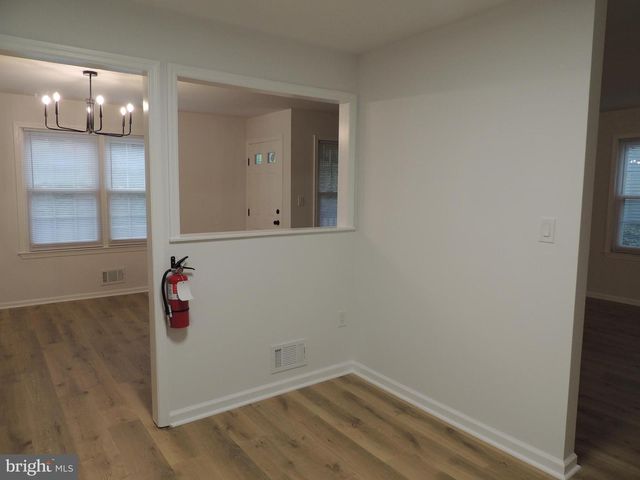 13 HERITAGE CT, Ewing, NJ 08628