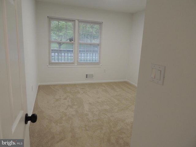13 HERITAGE CT, Ewing, NJ 08628