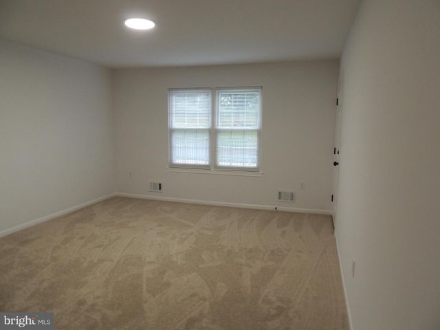 13 HERITAGE CT, Ewing, NJ 08628