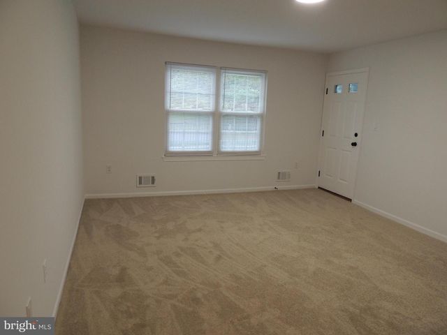 13 HERITAGE CT, Ewing, NJ 08628