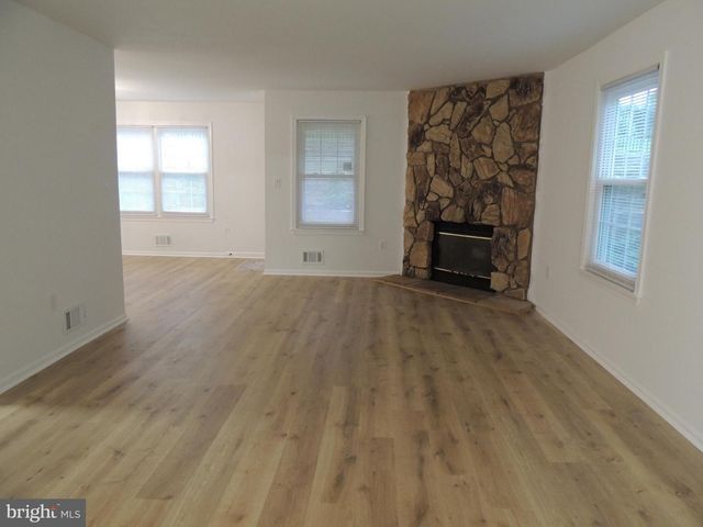 13 HERITAGE CT, Ewing, NJ 08628