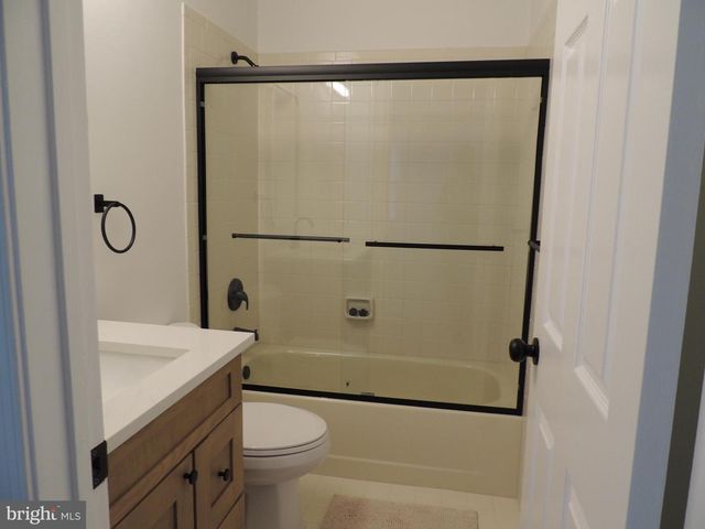 13 HERITAGE CT, Ewing, NJ 08628
