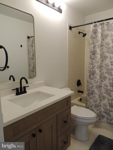 13 HERITAGE CT, Ewing, NJ 08628