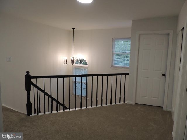 13 HERITAGE CT, Ewing, NJ 08628