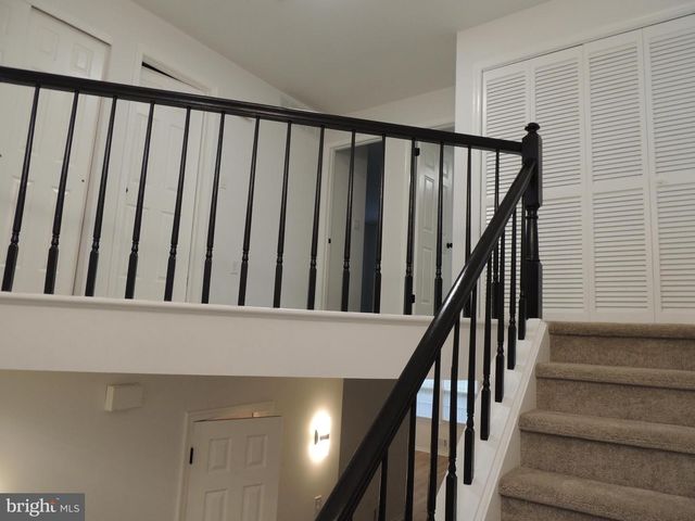 13 HERITAGE CT, Ewing, NJ 08628