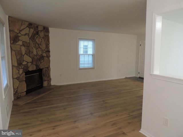 13 HERITAGE CT, Ewing, NJ 08628