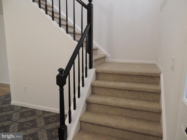 13 HERITAGE CT, Ewing, NJ 08628