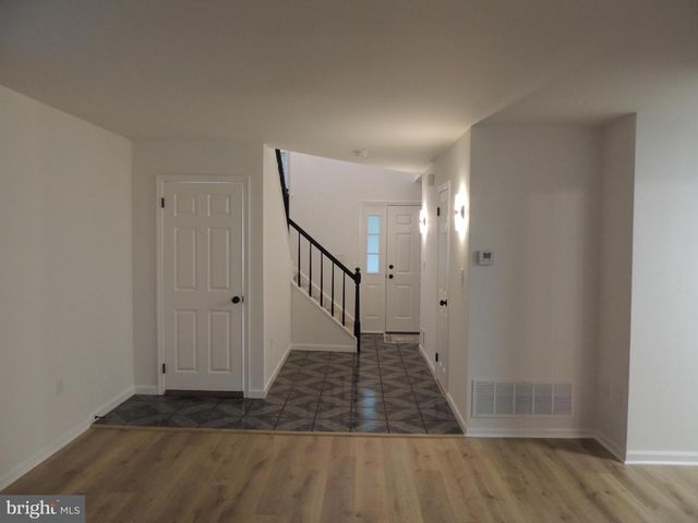 13 HERITAGE CT, Ewing, NJ 08628