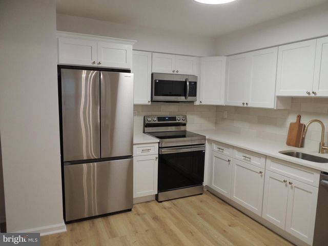 13 HERITAGE CT, Ewing, NJ 08628