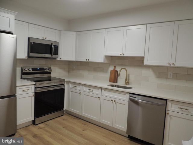 13 HERITAGE CT, Ewing, NJ 08628