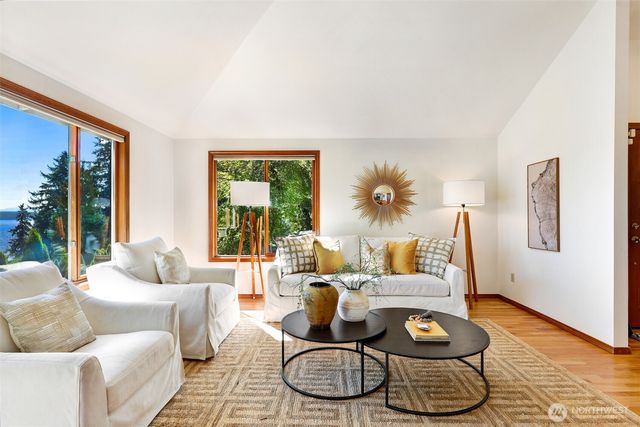 13025 42nd Avenue NE, Seattle, WA 98125