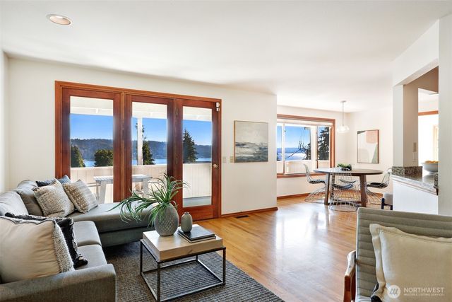 13025 42nd Avenue NE, Seattle, WA 98125