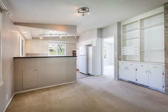 5621 Interlachen Circle, Edina, MN 55436