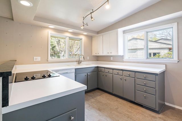 5621 Interlachen Circle, Edina, MN 55436