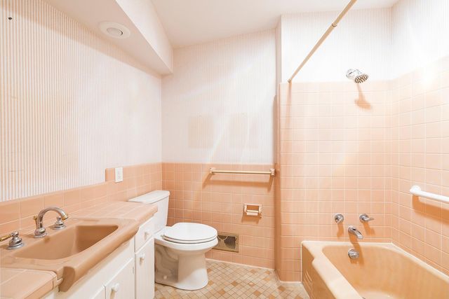 5621 Interlachen Circle, Edina, MN 55436