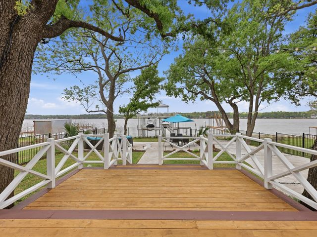 1913 E Lake Drive, Weatherford, TX 76087