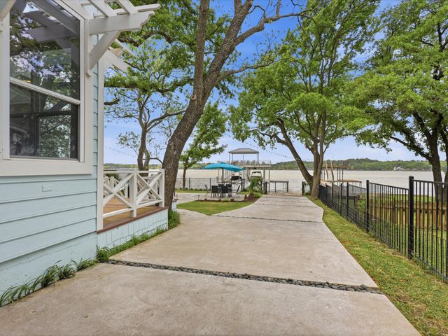 1913 E Lake Drive, Weatherford, TX 76087