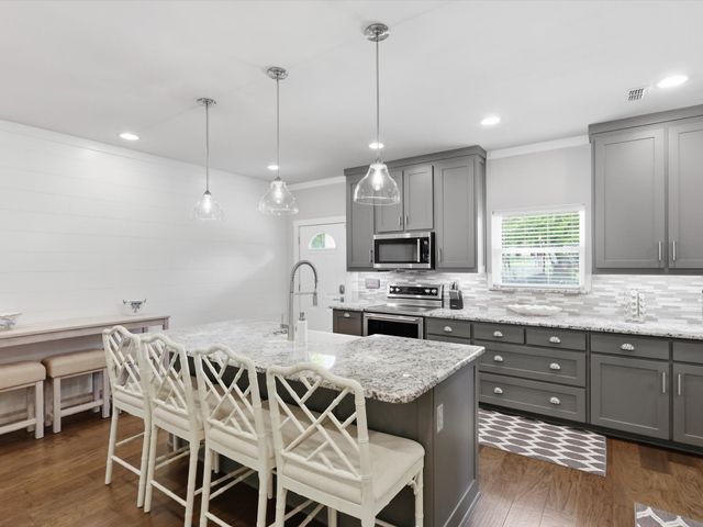 1913 E Lake Drive, Weatherford, TX 76087