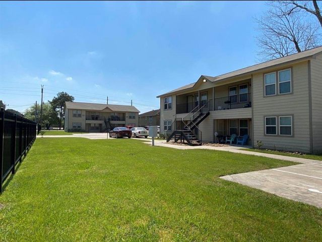 2508 S Houston Avenue D, Humble, TX 77396