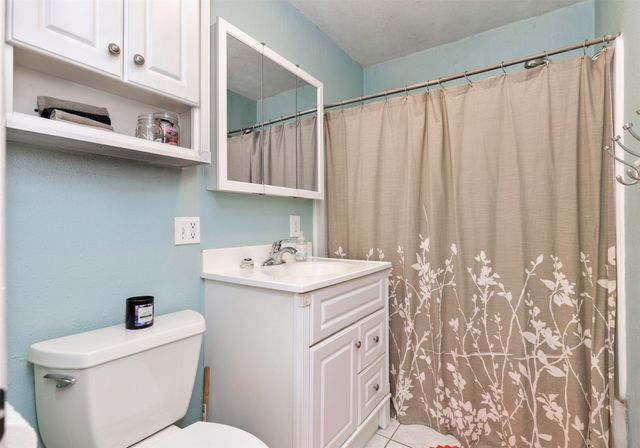 6409 Roseland Drive, Urbandale, IA 50322