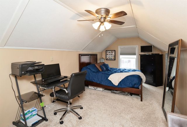 6409 Roseland Drive, Urbandale, IA 50322