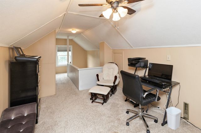 6409 Roseland Drive, Urbandale, IA 50322