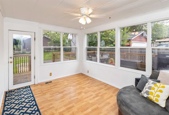 6409 Roseland Drive, Urbandale, IA 50322