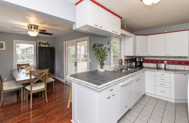 6409 Roseland Drive, Urbandale, IA 50322