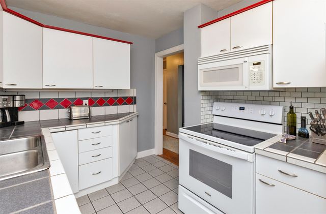 6409 Roseland Drive, Urbandale, IA 50322