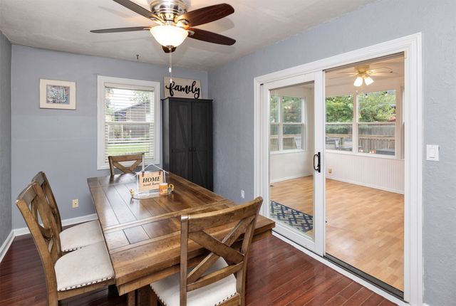 6409 Roseland Drive, Urbandale, IA 50322