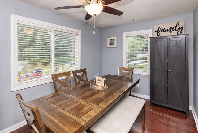 6409 Roseland Drive, Urbandale, IA 50322