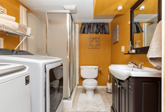 6409 Roseland Drive, Urbandale, IA 50322