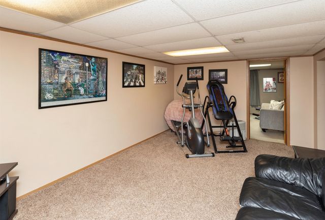 6409 Roseland Drive, Urbandale, IA 50322
