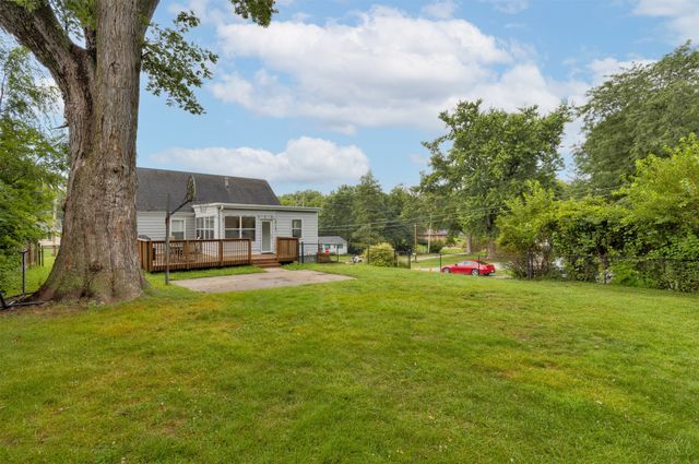 6409 Roseland Drive, Urbandale, IA 50322