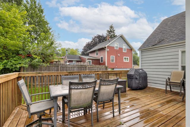 6409 Roseland Drive, Urbandale, IA 50322