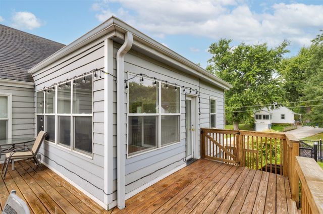 6409 Roseland Drive, Urbandale, IA 50322