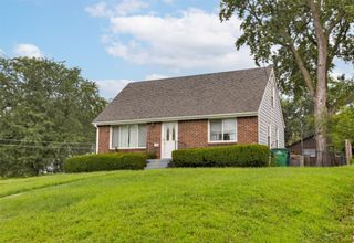 6409 Roseland Drive, Urbandale, IA 50322