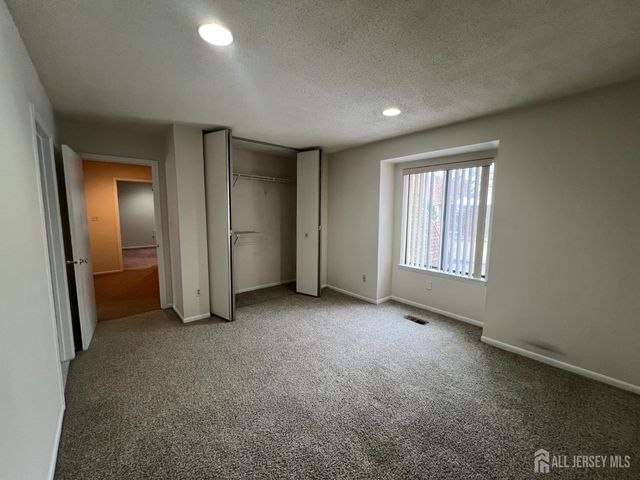 89 Gate house Lane, Edison, NJ 08820