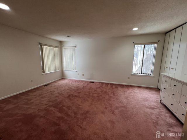 89 Gate house Lane, Edison, NJ 08820