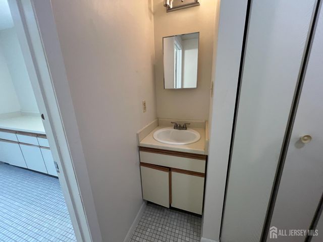 89 Gate house Lane, Edison, NJ 08820