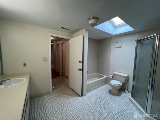 89 Gate house Lane, Edison, NJ 08820