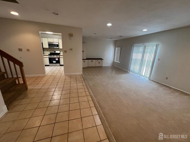 89 Gate house Lane, Edison, NJ 08820