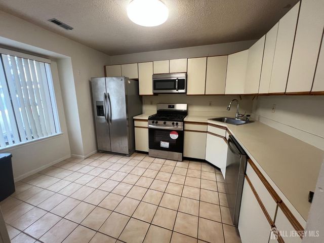 89 Gate house Lane, Edison, NJ 08820